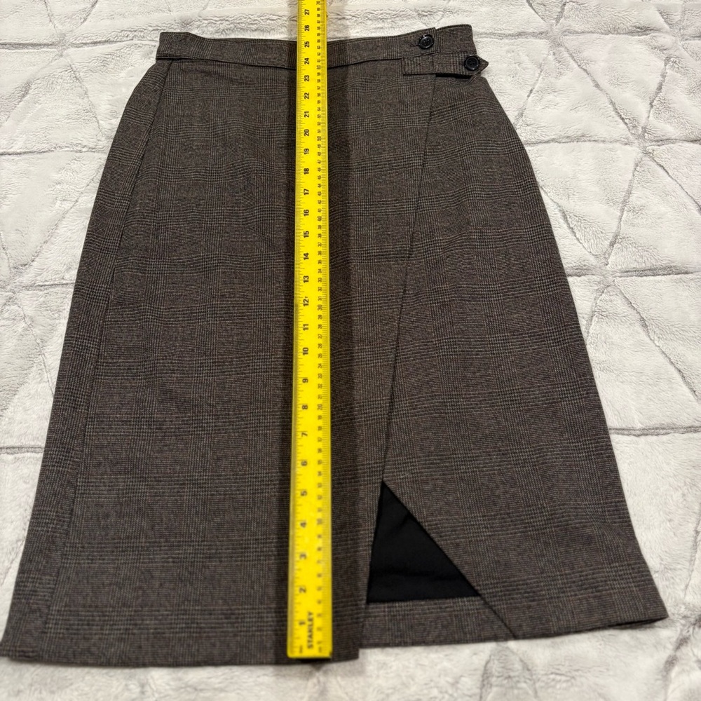 Banana Republic Brown plaid wrap skirt with asymmetric front Slit button detail - Picture 6 of 7